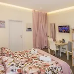לינה וארוחת בוקר Casa Aristide 4*