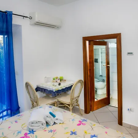 לינה וארוחת בוקר Casa Aristide 4*